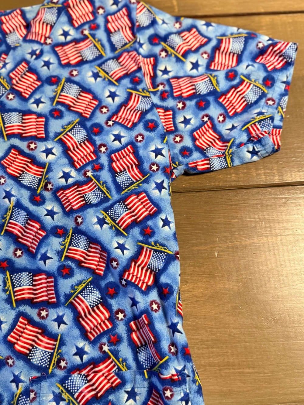UA Scrubs Patriotic American Flag Print Scrub Top USA Holiday Nurse Small Medium - Picture 6 of 10